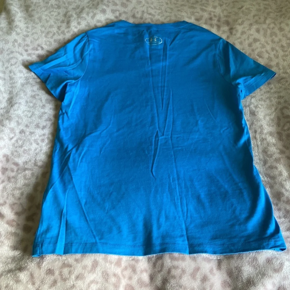 Girl under amour shirt!!